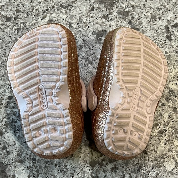 C5 Pink Glitter Fuzzy Crocs - Picture 7 of 7